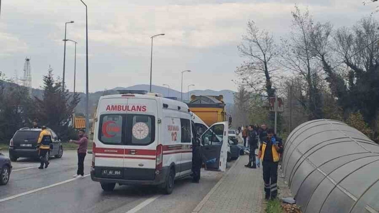 Çaycuma'da tır ile otomobil çarpıştı: 1 yaralı