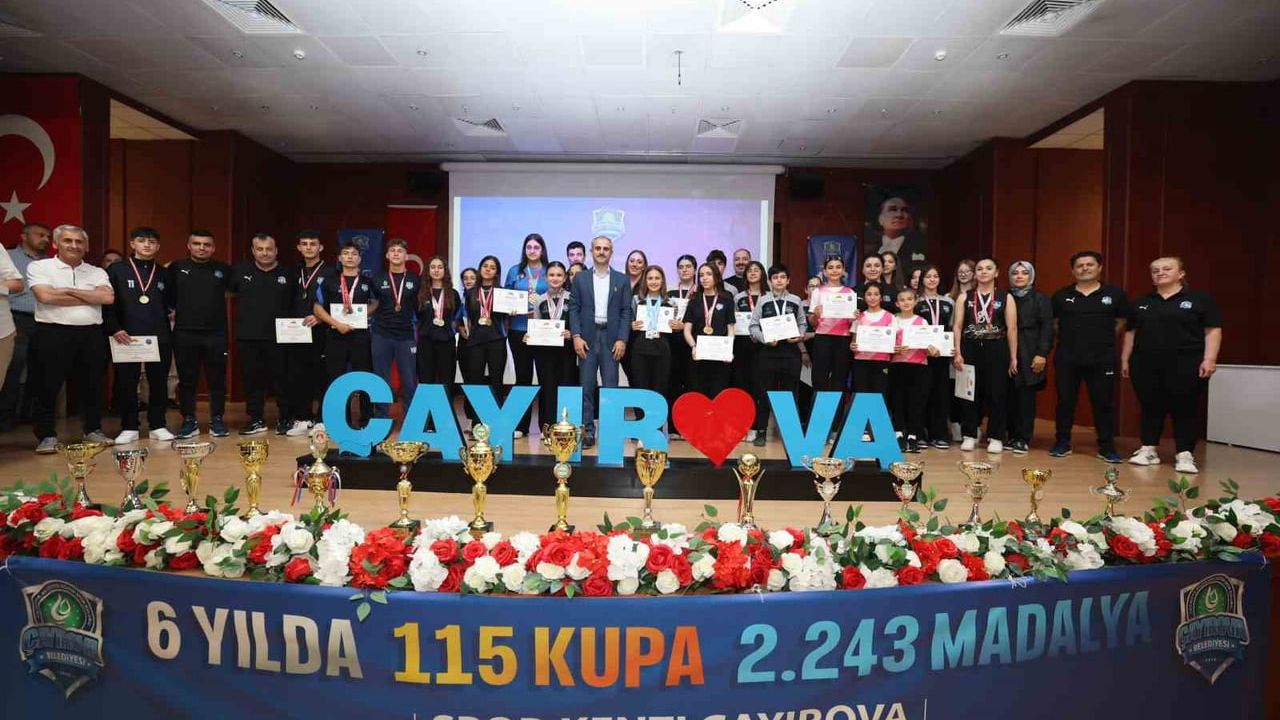 Çayırova Belediyesi Eğitim Spor Kulübü 2025'te 354 madalya ve 14 kupa kazandı