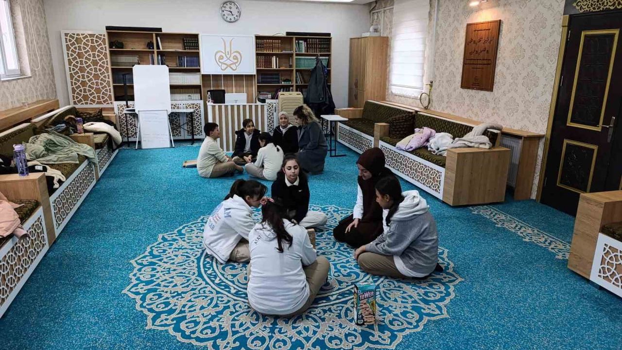 ÇEDES Projesi ile Atatürk Ortaokulu'nda değer ve bilinçlendirme etkinliği