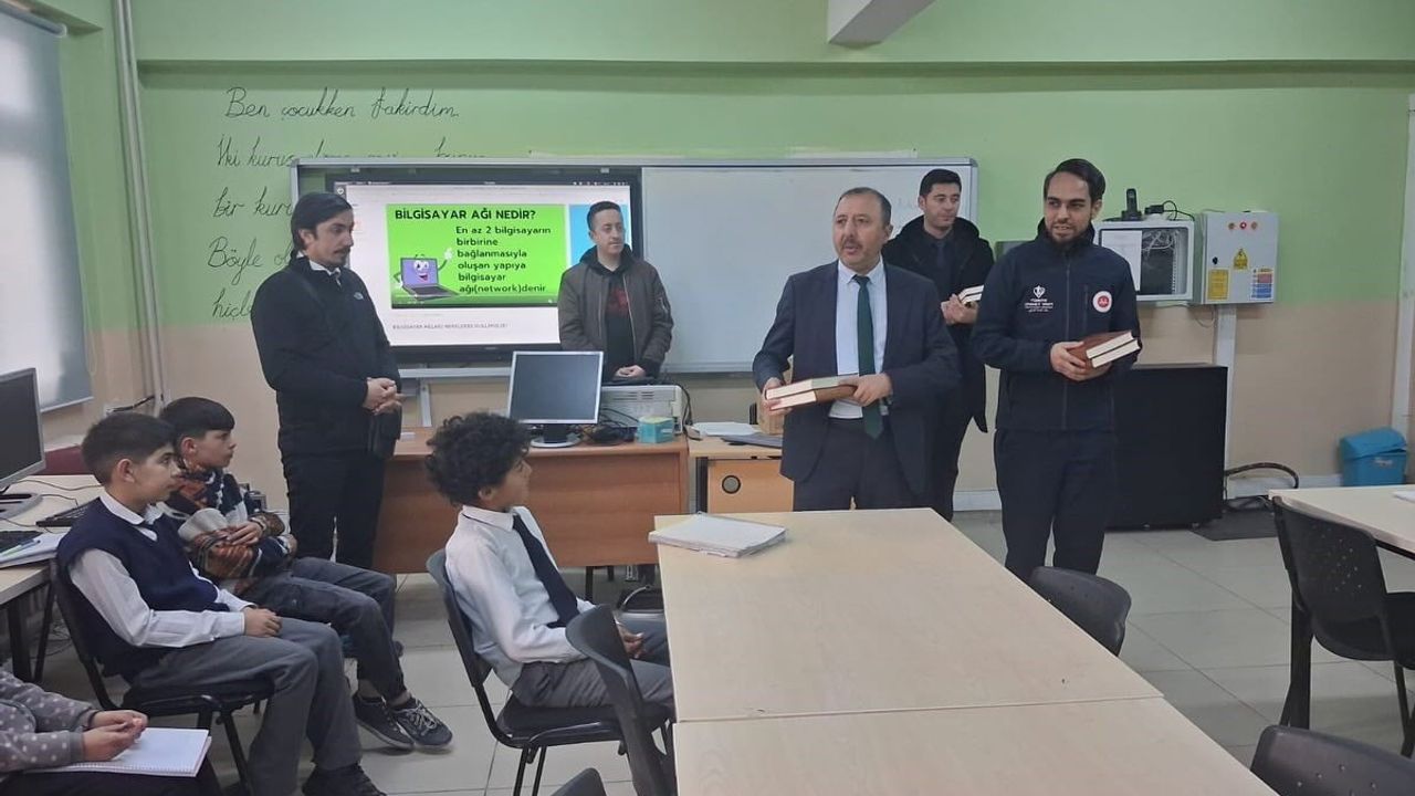 ÇEDES Projesi ile öğrencilere Kur’an-ı Kerim takdimi