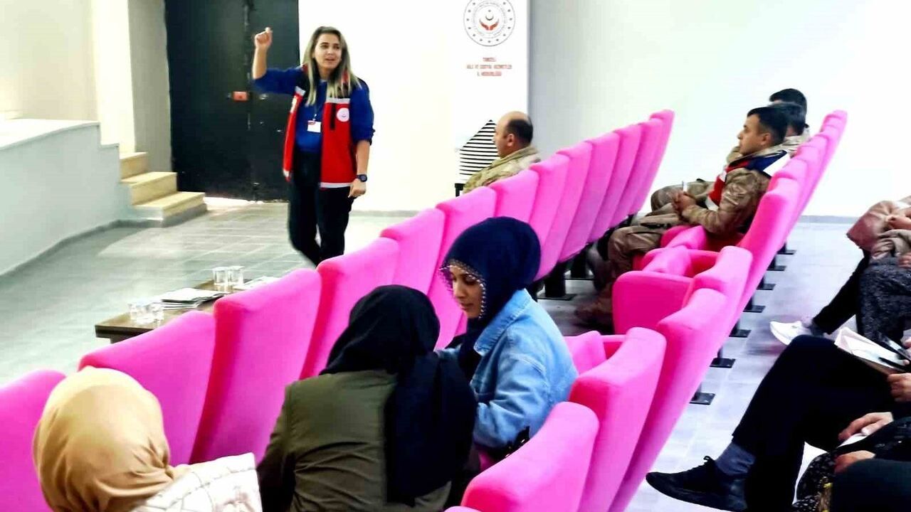 Çemişgezek’te 'Mahallemiz Evimiz, Ailemiz Gücümüz' ile aile ve çocuk eğitimi