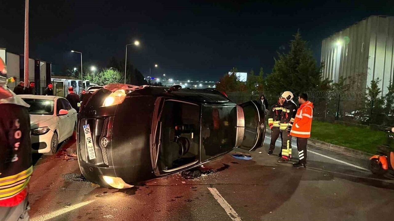 Çerkezköy'de alkollü sürücü park halindeki araçlara çarpıp aracını yan yatırdı