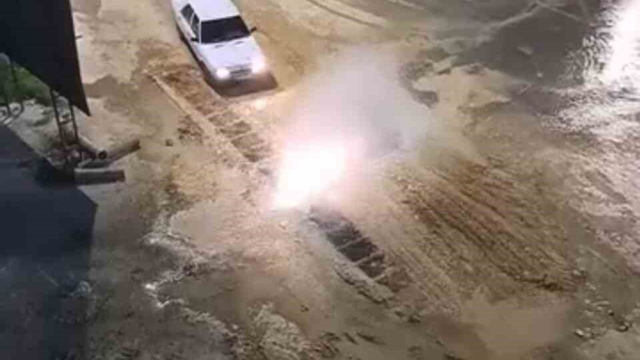 Çerkezköy'de patlayan su borası, sürücünün 'araç yıkama' anına neden oldu