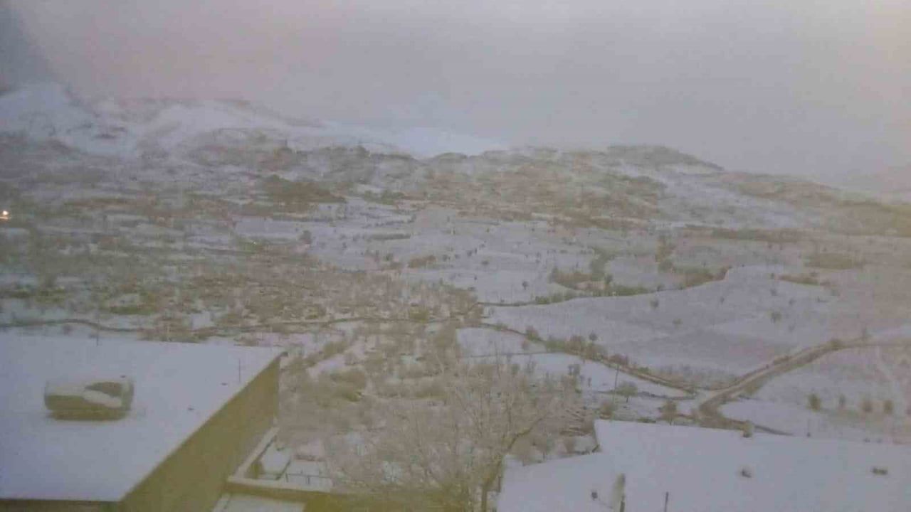 Çermik kırsalına mevsimin ilk karı düştü