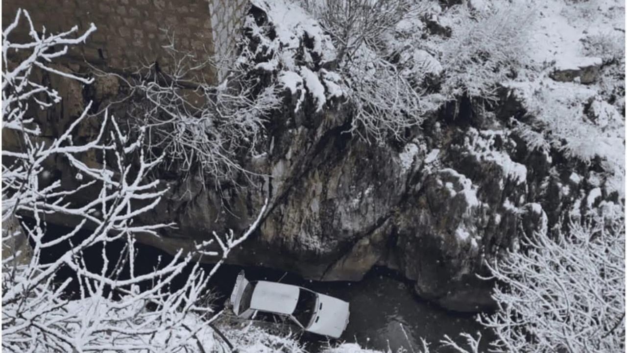 Çermik'te buzlanma köprüden düşmeye yol açtı: 3 kişi yaralandı