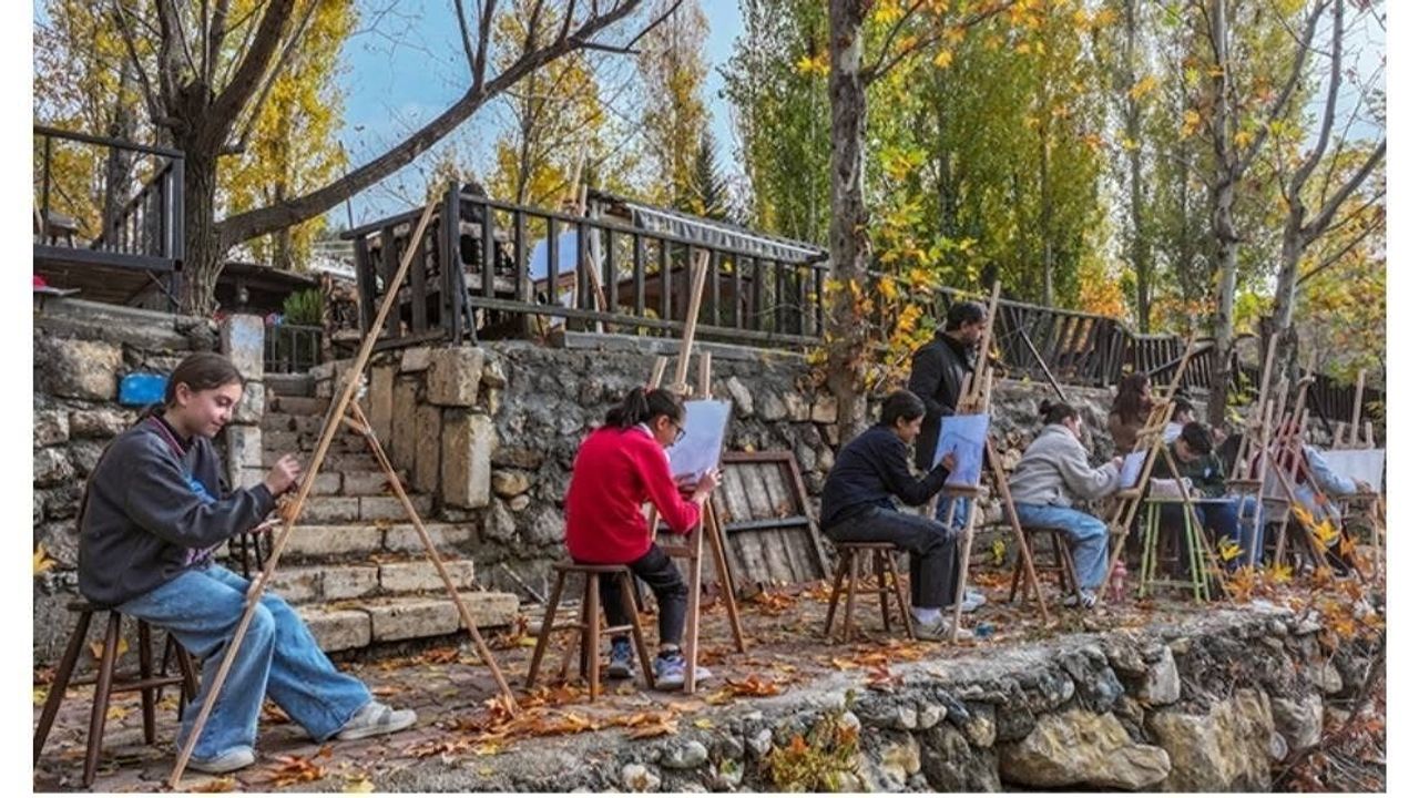Çermik'te Öğrenciler Doğa ve Tarihi Tuvallere Aktarıyor