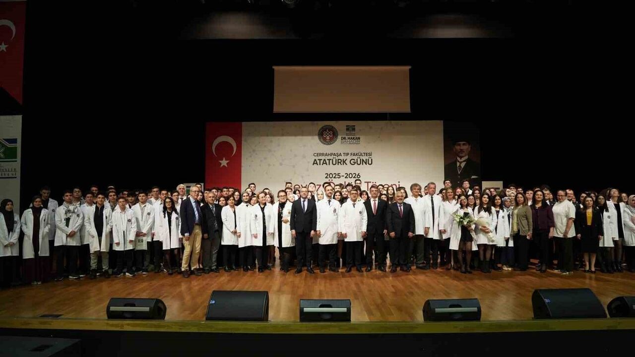 Cerrahpaşa öğrencileri Bahçelievler’de beyaz önlük giydi