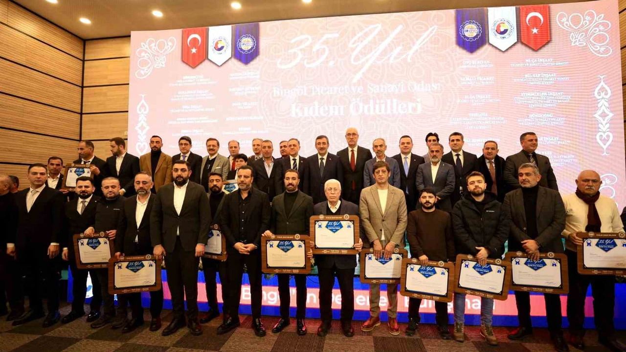 Cevdet Yılmaz: Türkiye çatışmaların ortasında 'istikrar adası' olarak büyüyor