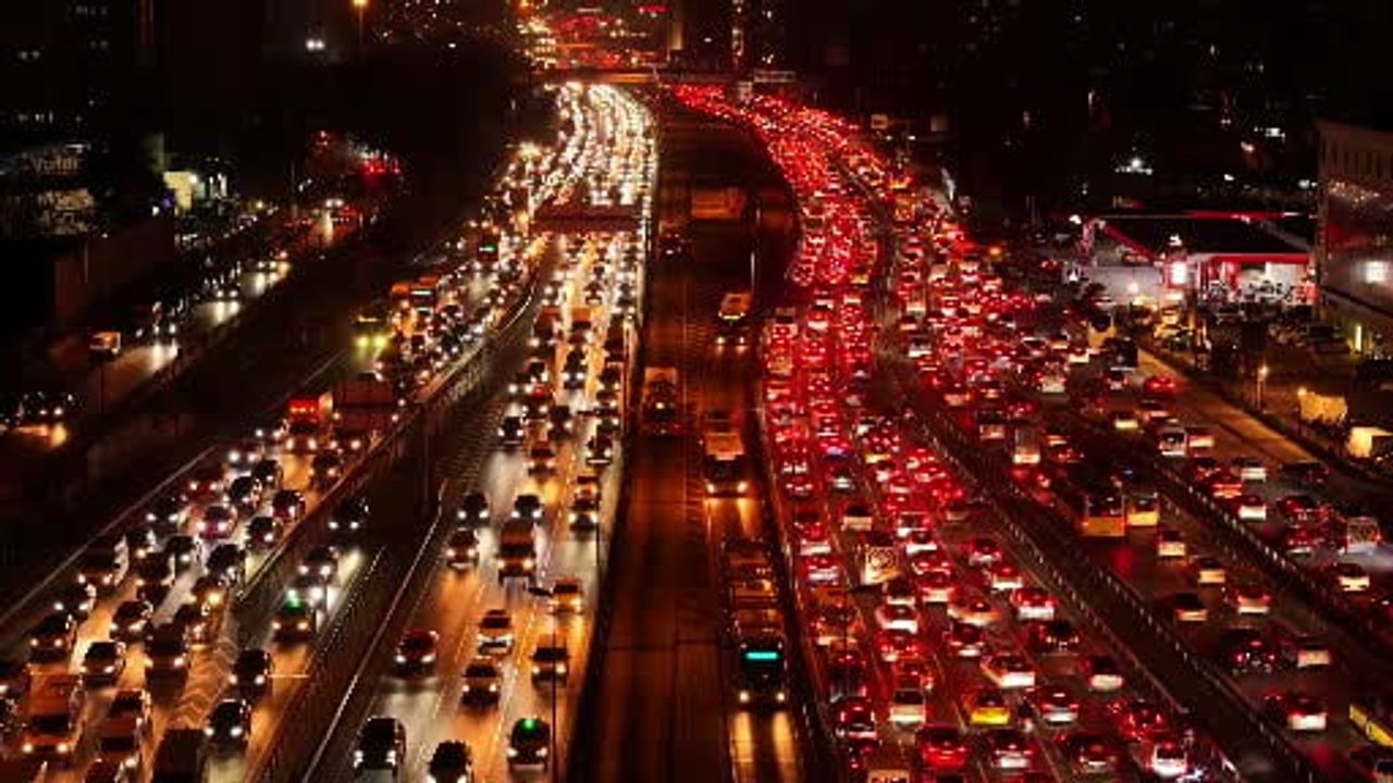 Cevizlibağ E-5'te akşam trafiği yüzde 81'e ulaştı