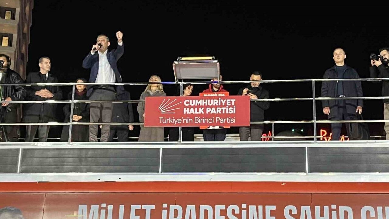 CHP Genel Başkanı Özgür Özel Güngören'de mitingde konuştu