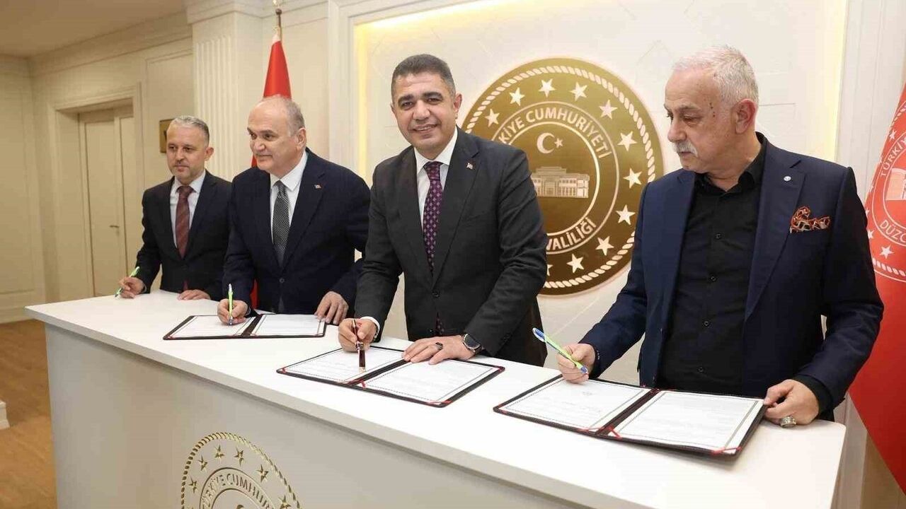 Çiftlik Köyü'ne Hanife Türkseven Aile Sağlığı Merkezi protokolü imzalandı