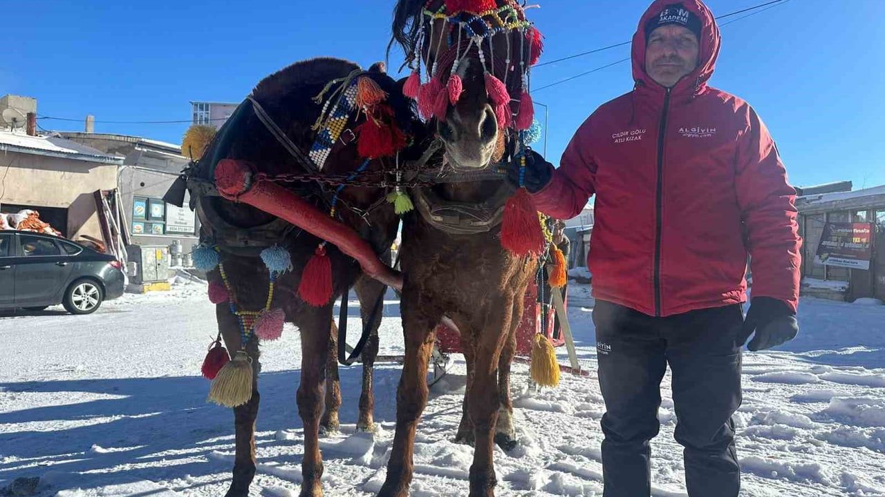 Çıldır Gölü'nde atlı kızaklar sezona hazır