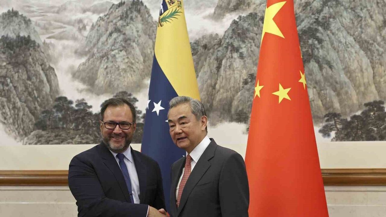 Çin'den Venezuela'ya destek: Wang Yi'den egemenlik vurgusu