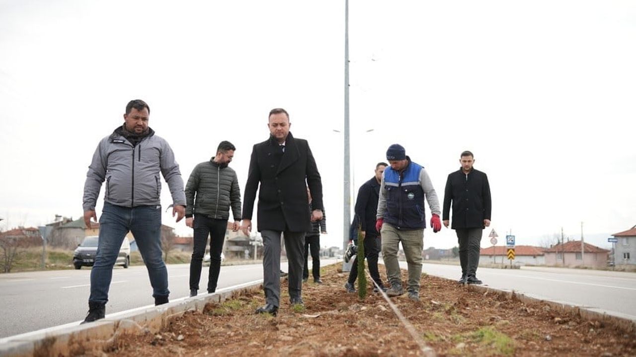 Çivril’de Peyzaj Çalışmalarıyle İlçe Yenileniyor