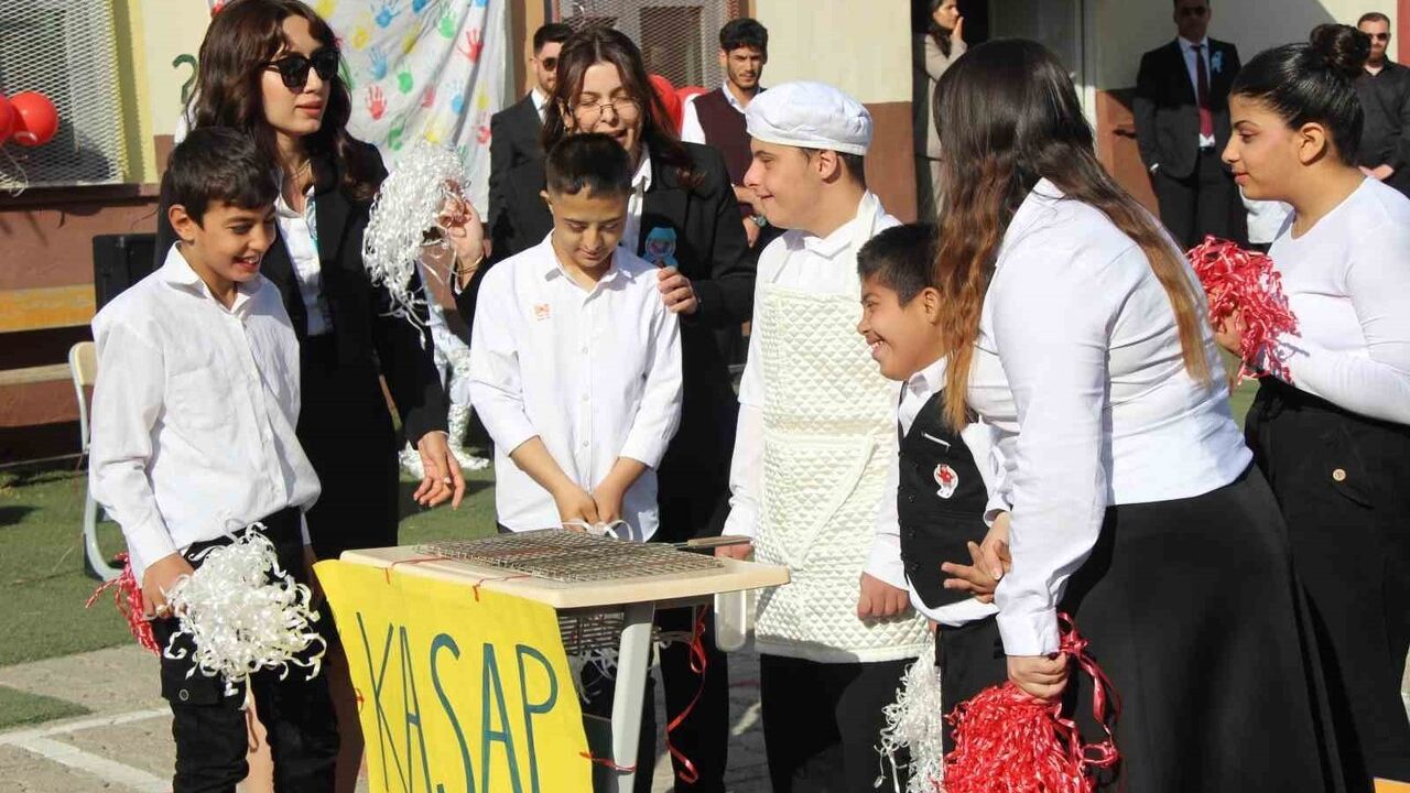 Cizre'de 3 Aralık Etkinliği: Engelliler Hem Eğlendi Hem Eğlendirdi