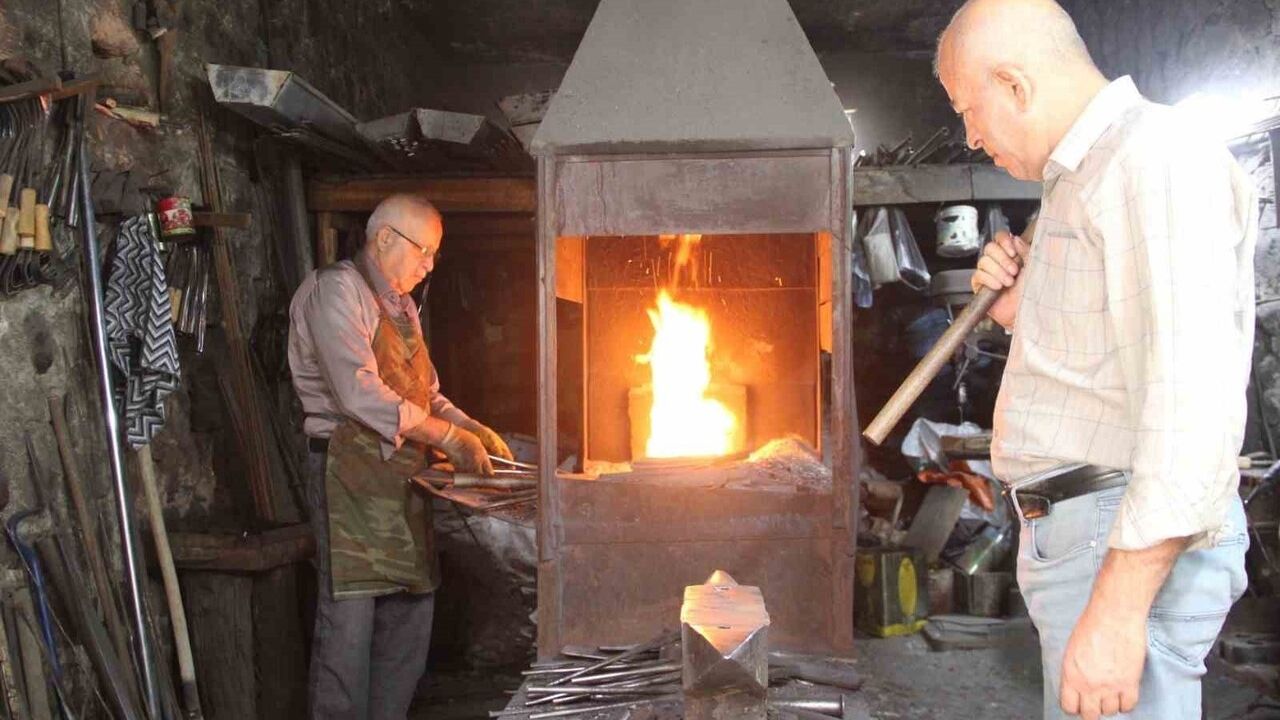 Cizre'de İki Asırlık Demircilik Zanaatı Tek Usta ile Ayakta