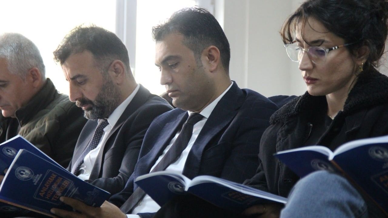 Cizre'de öğretmenlere anlayarak hızlı okuma eğitimi düzenlendi