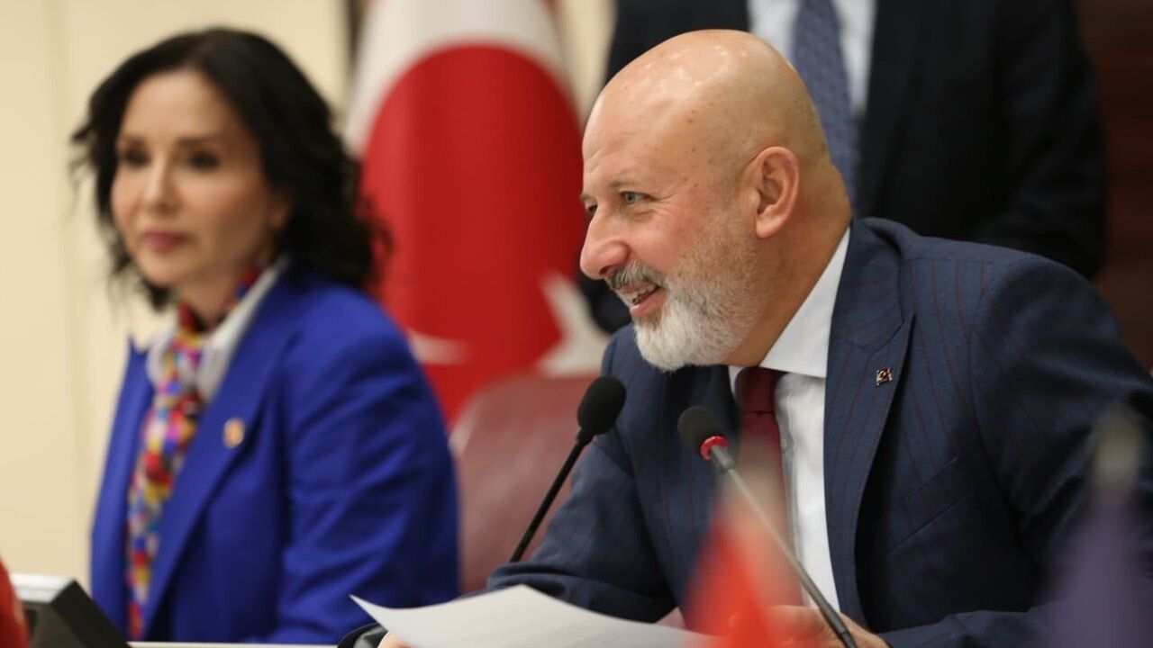 Çolakbayrakdar’dan öğrencilere ücretsiz kahvaltı müjdesi