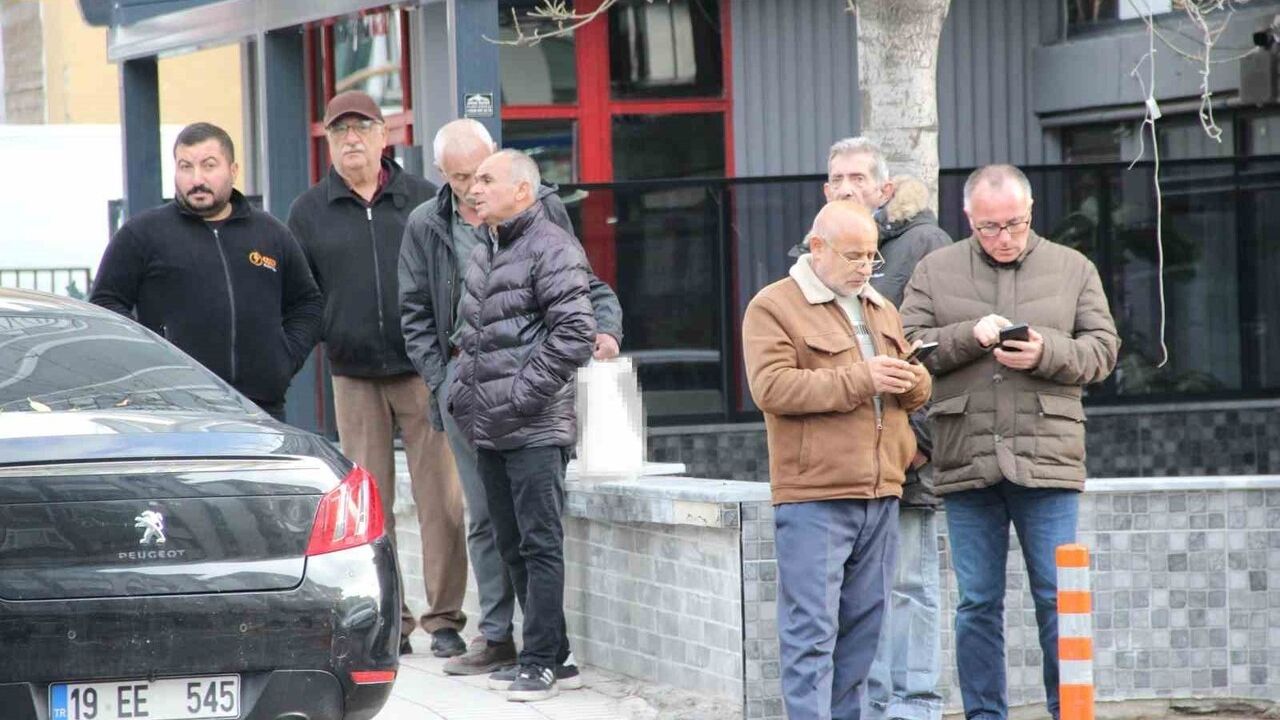 Çorum'da çatıda intihar girişimi: İl Emniyet Müdürü ve müzakereciler ikna etti