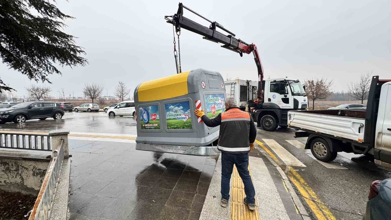 Çorum’da hijyenik yeni nesil çöp konteynerleri yerleştiriliyor