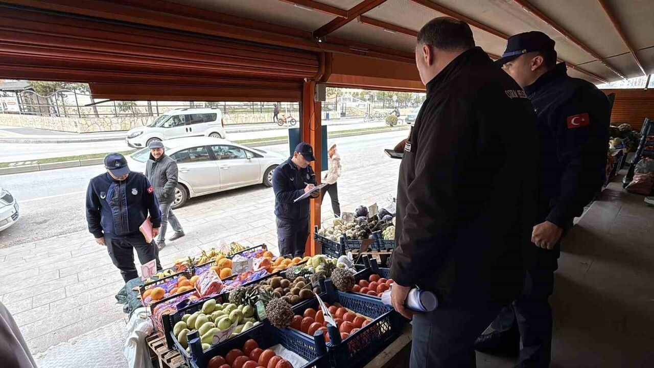 Çorum’da manav ve marketlerde sıkı denetim: 105 işletme kontrol edildi