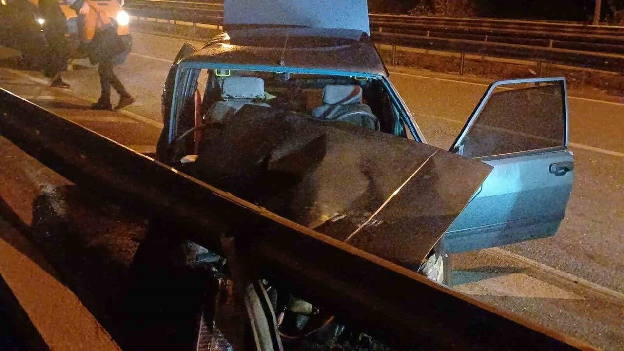 Çorum'da otomobil bariyerlere çarptı: 1 yaralı