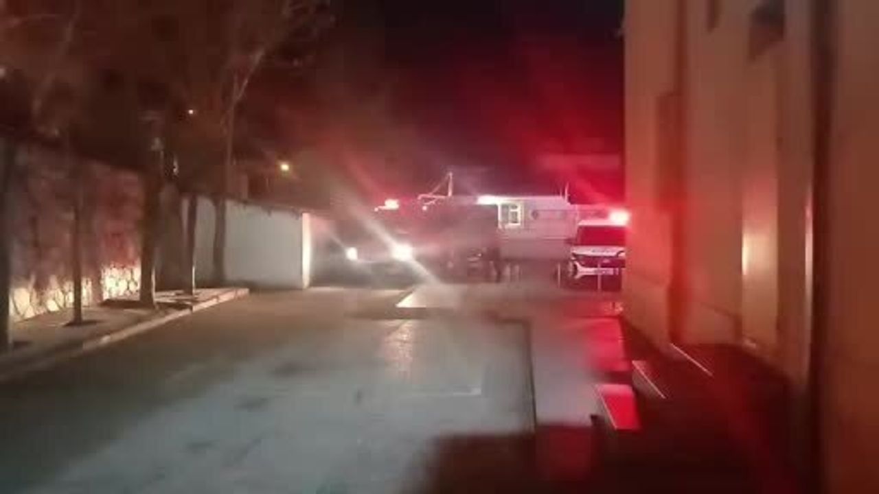 Çorum'da otomobil okul bahçesine düştü: 2 yaralı