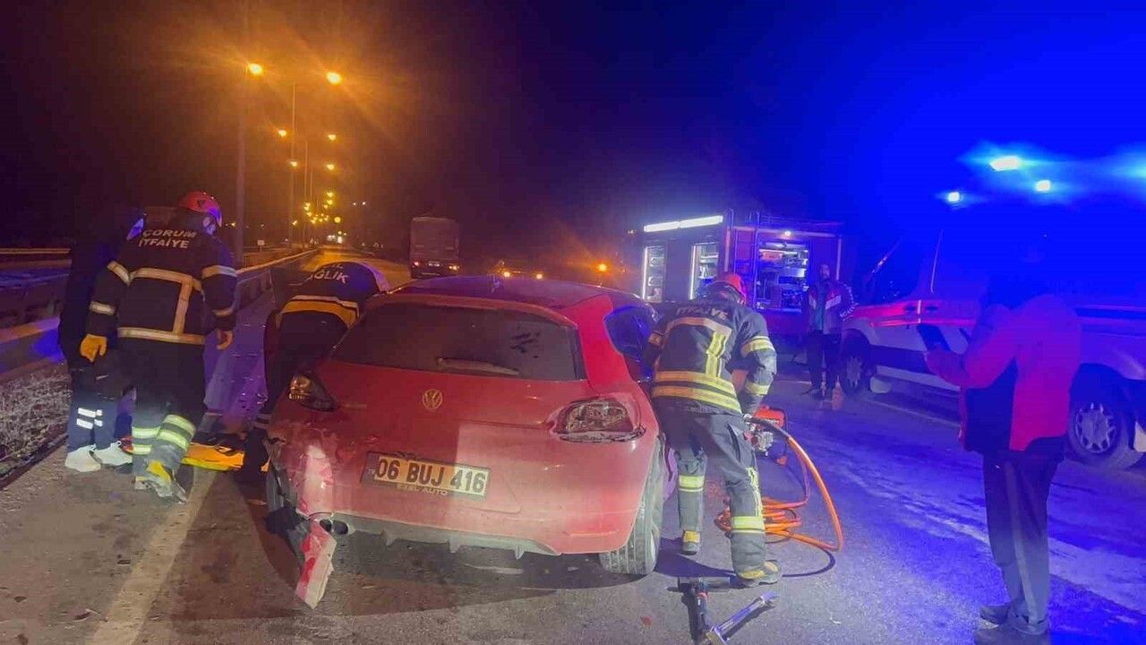 Çorum’da otomobil tıra çarptı: 1 kişi hayatını kaybetti