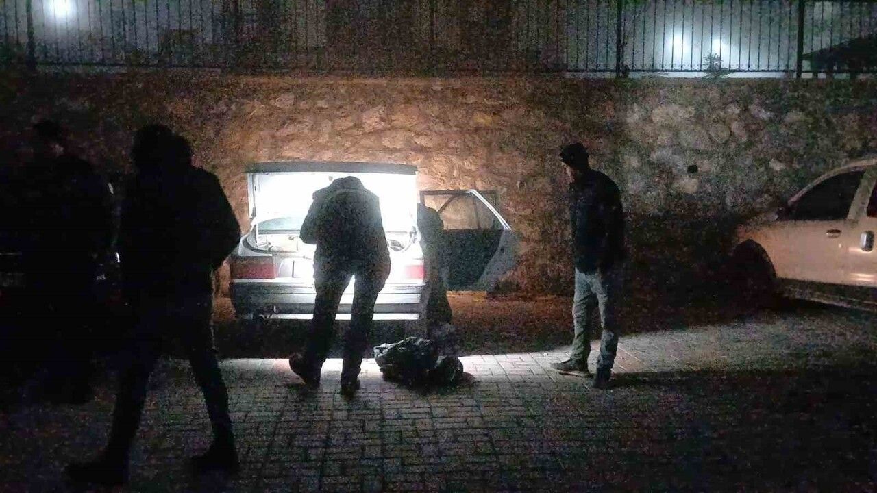 Çorum'da park halindeki otomobile silahlı saldırı