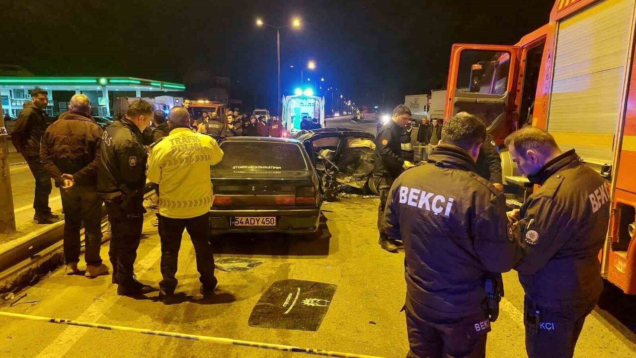 D-100'de iki otomobil çarpıştı: 1 ölü, 2'si ağır 3 yaralı