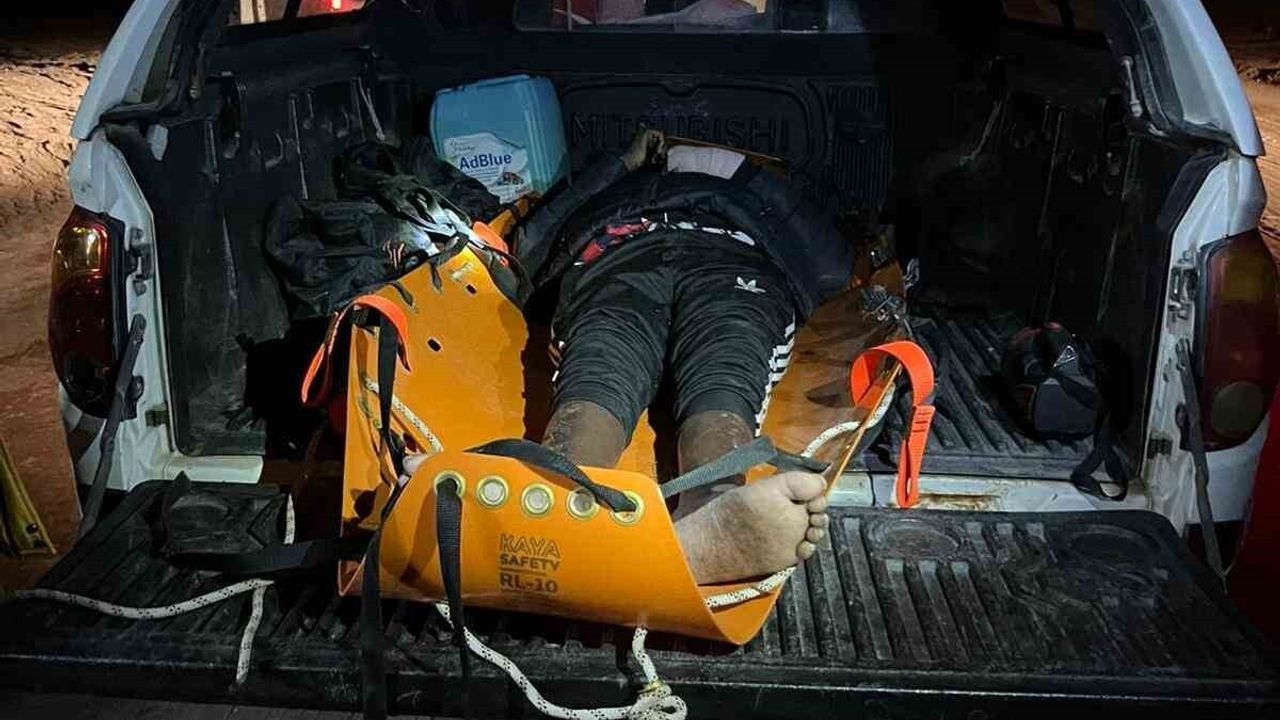 Dalaman'da sarp arazide yaralanan göçmen AFAD tarafından kurtarıldı