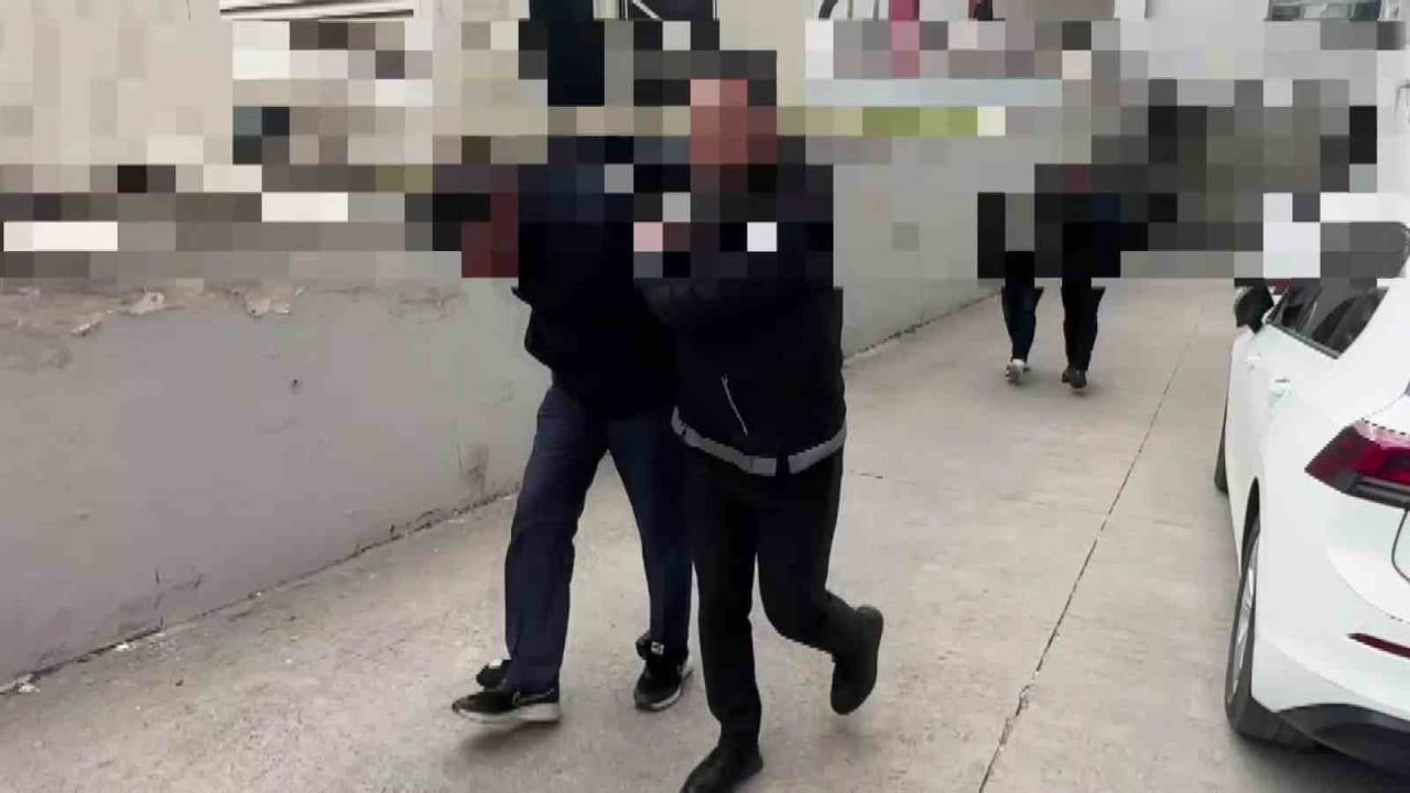 Damacanalarda su yerine 28 kilo 650 gram sıvı metamfetamin bulundu