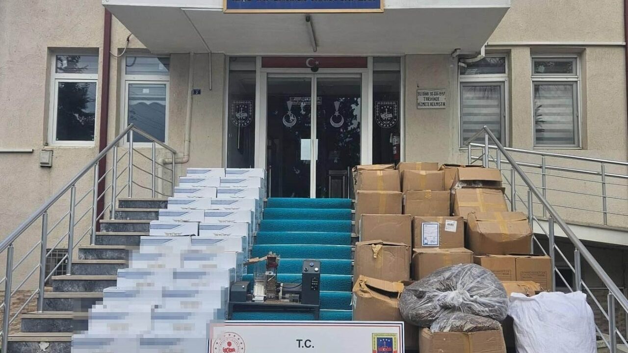 Darıca'da Jandarmadan Kaçak Tütün Operasyonu: 800 Bin Lira Değerinde Ele Geçirildi
