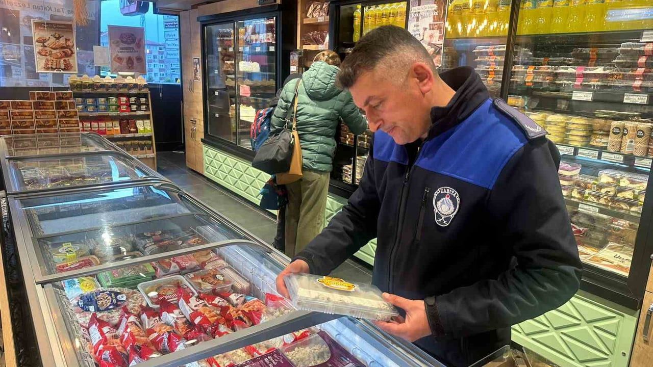 Darıca zabıtasından yılbaşı öncesi kapsamlı gıda ve etiket denetimi