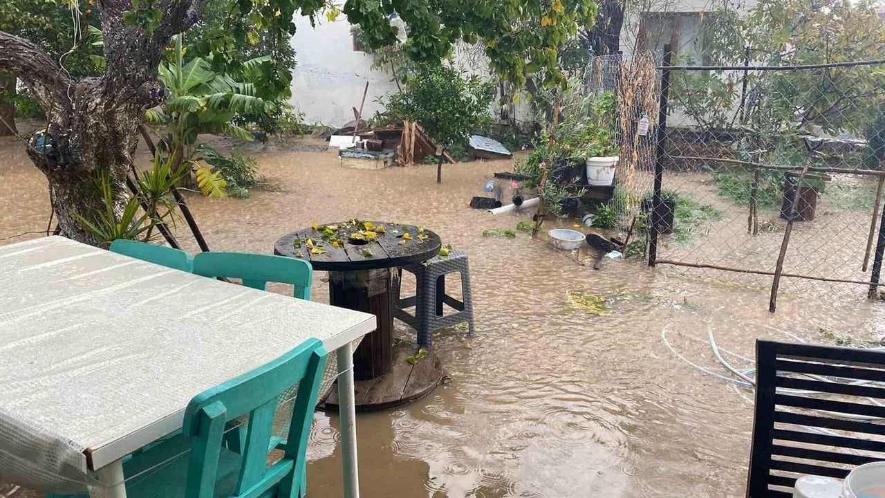 Datça'da sağanak Kızlan Mahallesi'ni vurdu