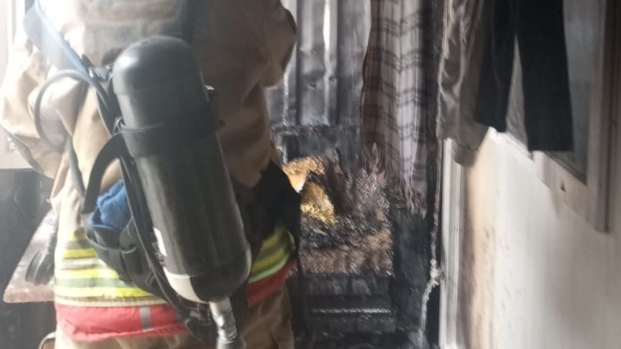 Defne'de konteyner yangını kısa sürede kontrol altına alındı