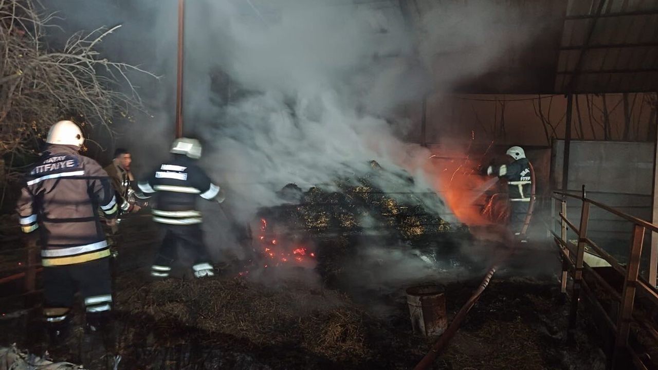 Defne'de samanlık yangını yerleşim yerine sıçramadan söndürüldü