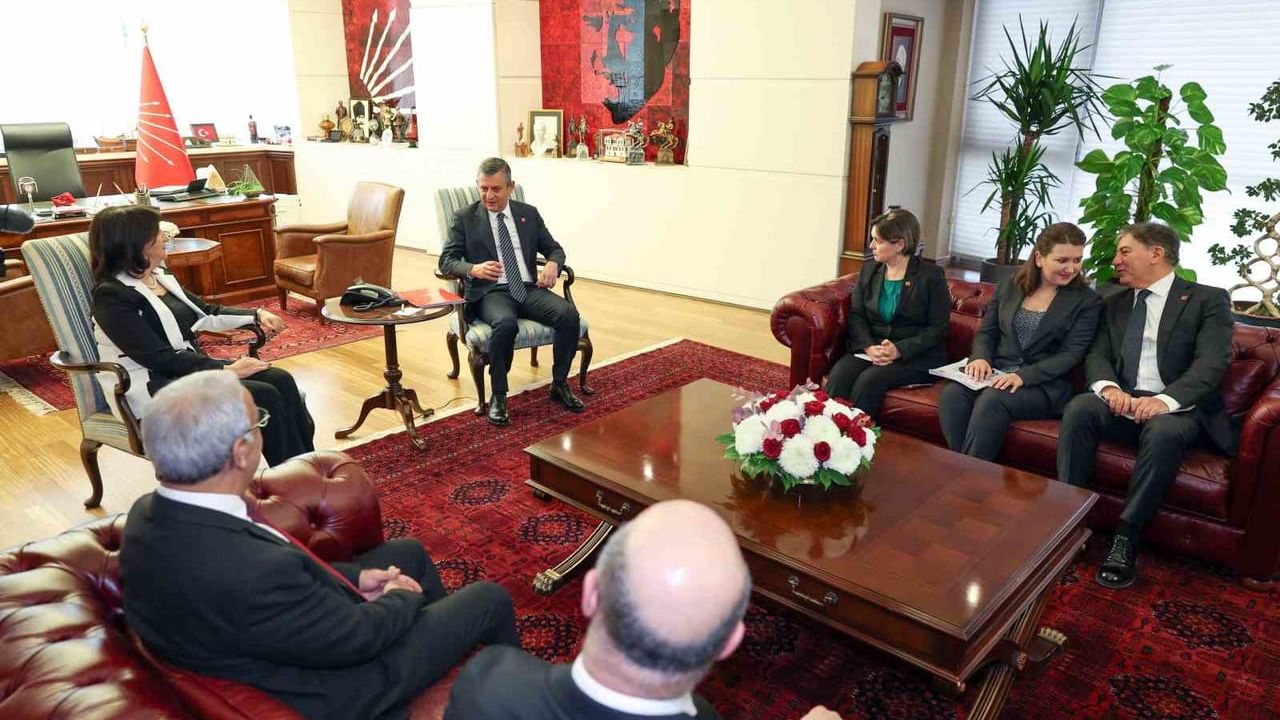 DEM Parti İmralı Heyeti CHP Genel Başkanı Özgür Özel’i ziyaret etti