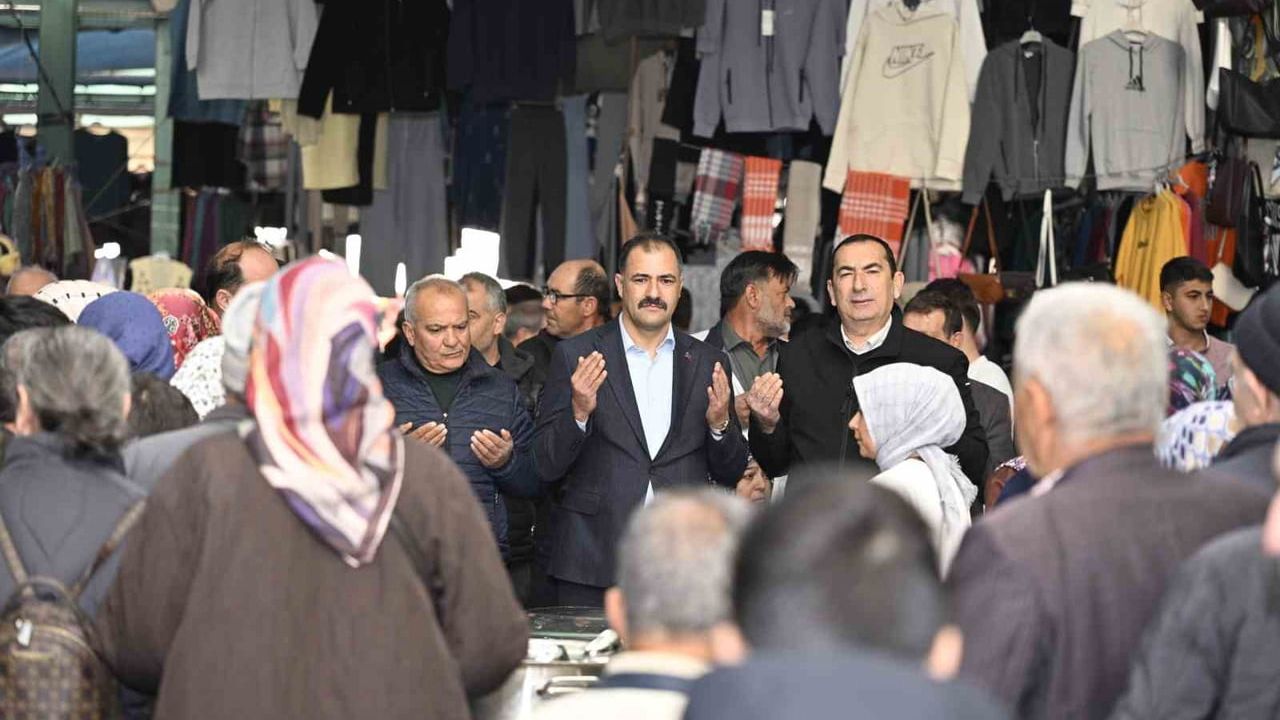 Demirci'de def-i bela kurbanı ile 8 bin kişiye pilav ve kavurma