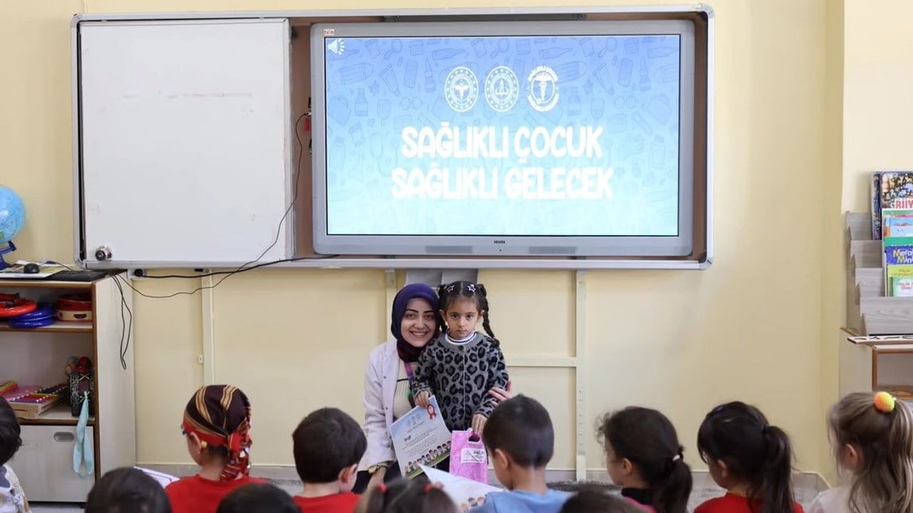 Demirözü'nde okul çağındaki öğrencilere sağlık eğitimi verildi