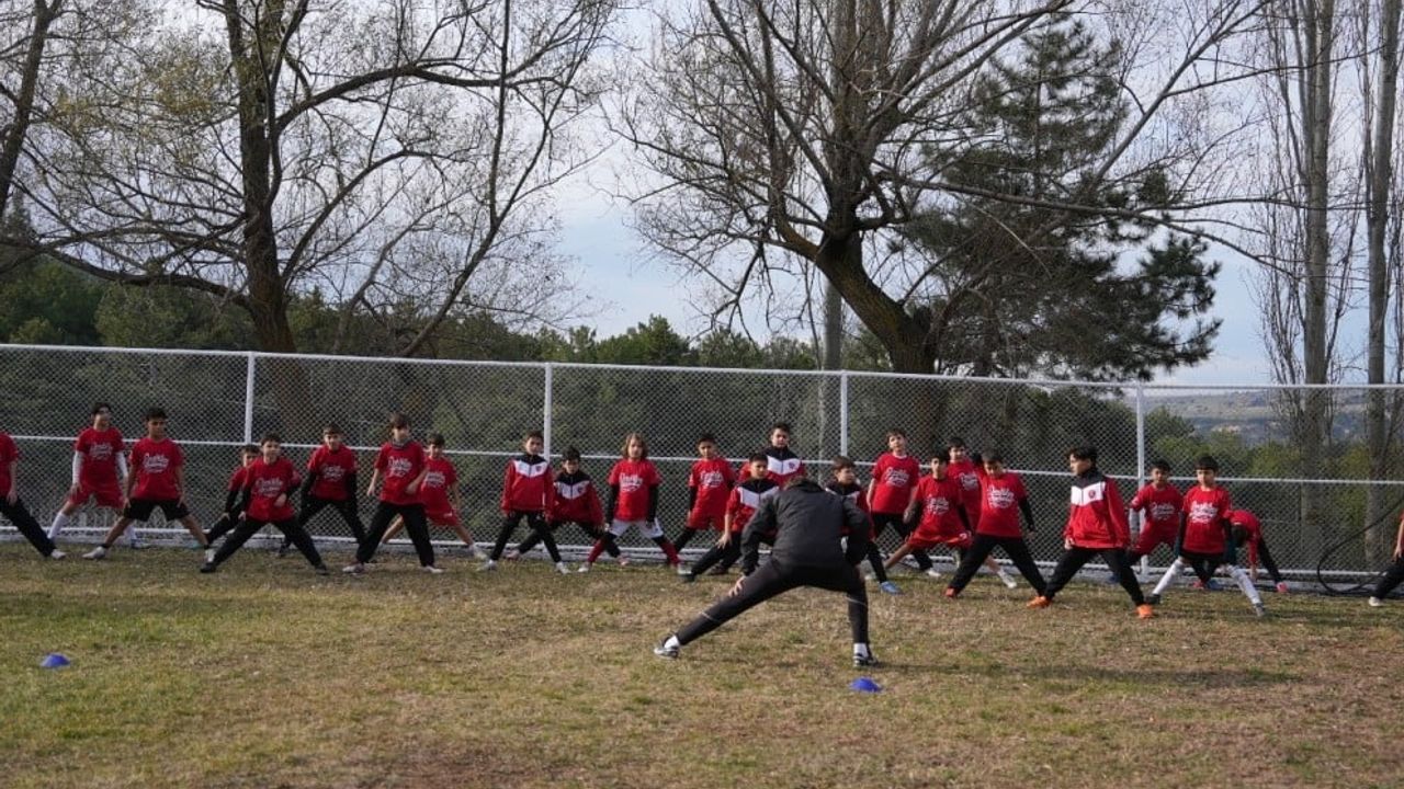 Denizli'de 'Geleceğin Yıldızları Futbol ve Gelişim Kampı' başladı