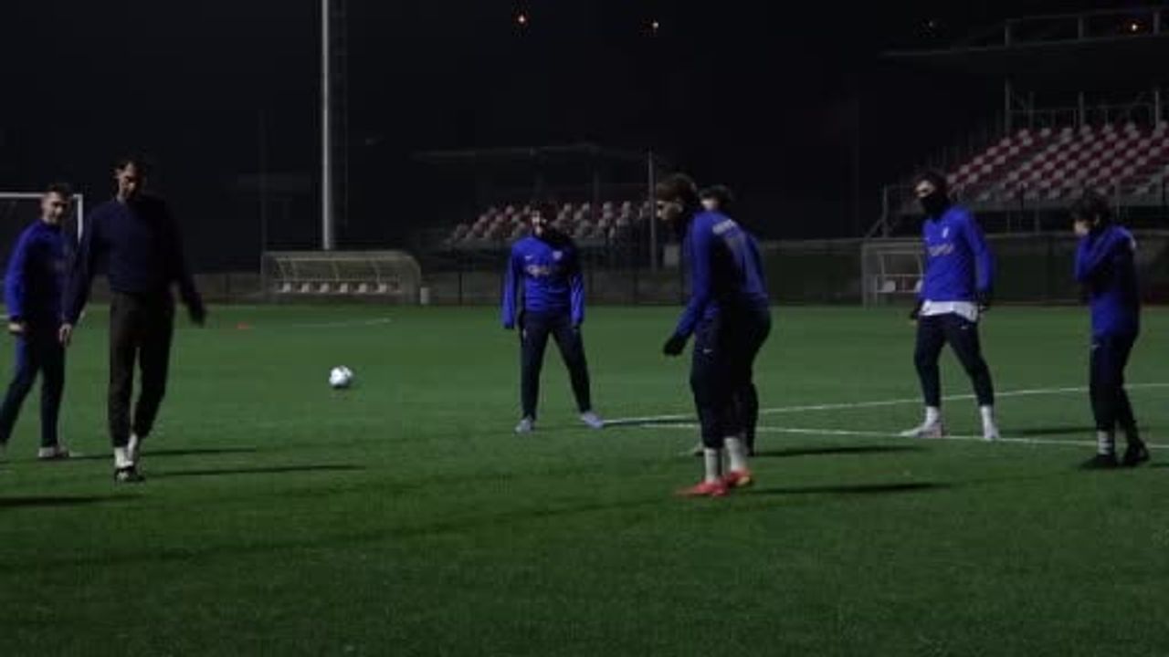 Denizli'de imam ve esnaflar gençleri korumak için spor kulübü devraldı