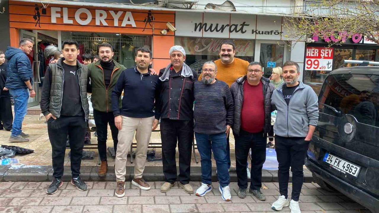 Denizli'de Mimar Sinan Caddesi esnafından Regaip Kandili hayrı