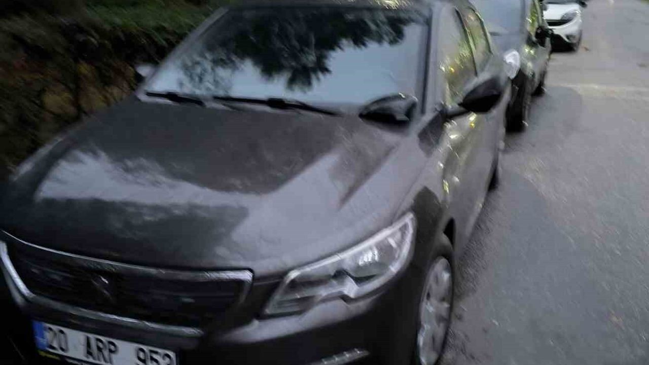 Denizli'de site sakini avukat, yaklaşık 40 araca zarar verdi