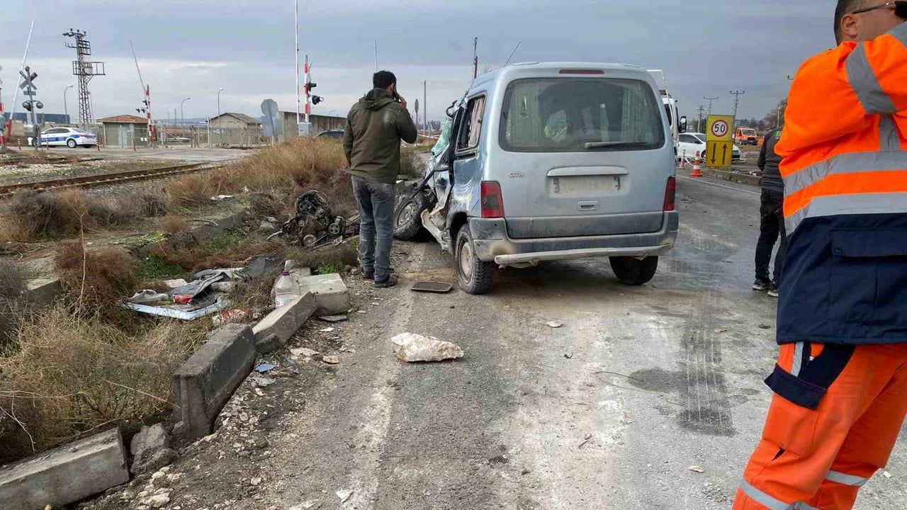 Denizli'de tırla çarpışma sonucu 78 yaşındaki sürücü yaşamını yitirdi