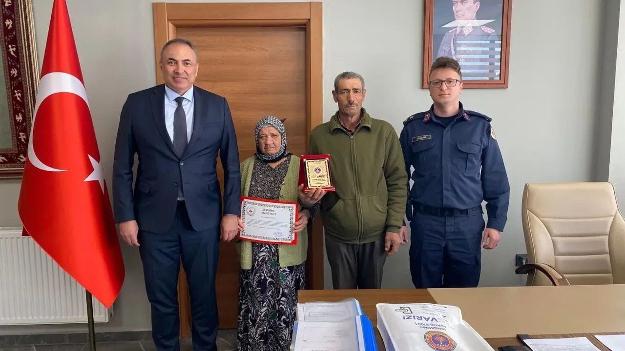 Denizli’de üç kadın gayrimenkullerini Jandarma Asayiş Vakfı’na bağışladı