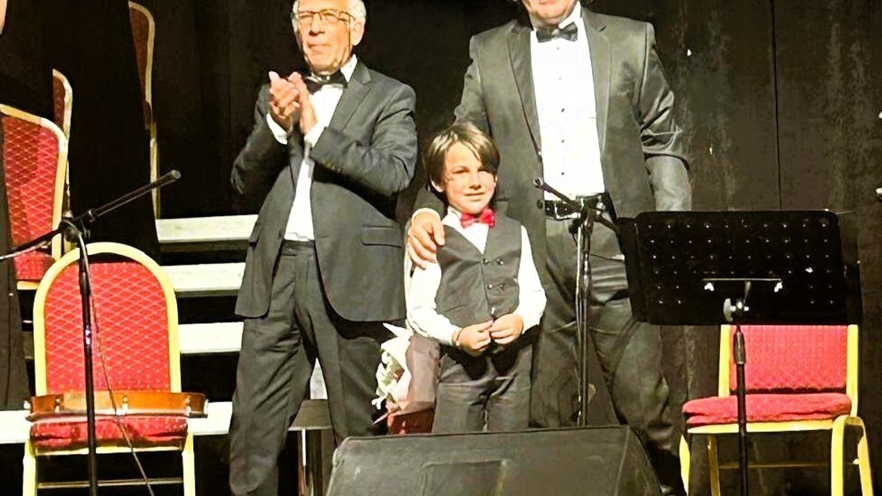 Denizli'nin küçük yeteneği Bora 10. konserinde sahne aldı