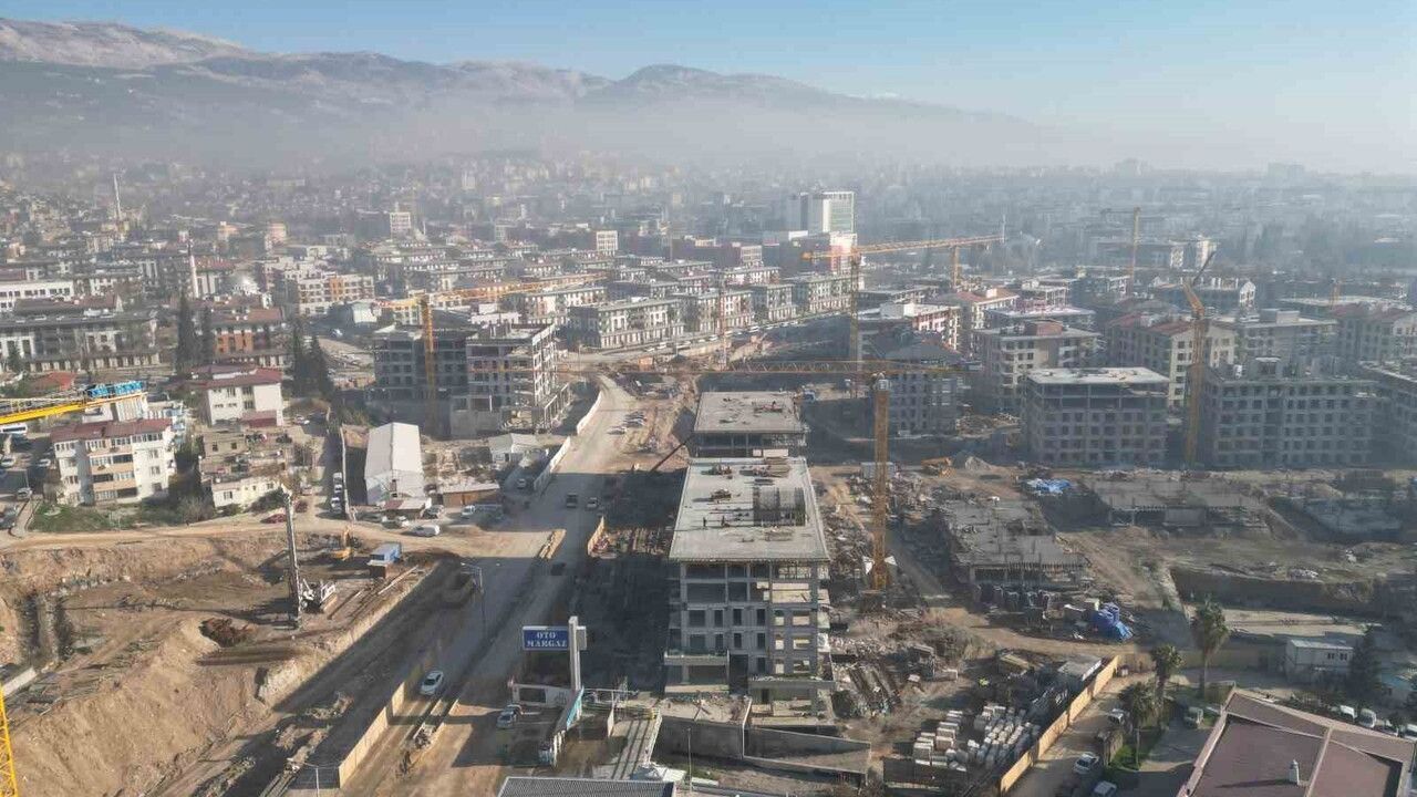 Deprem bölgesinden Bakan Murat Kurum’a destek: 'Böyle şantiye şefine can kurban'