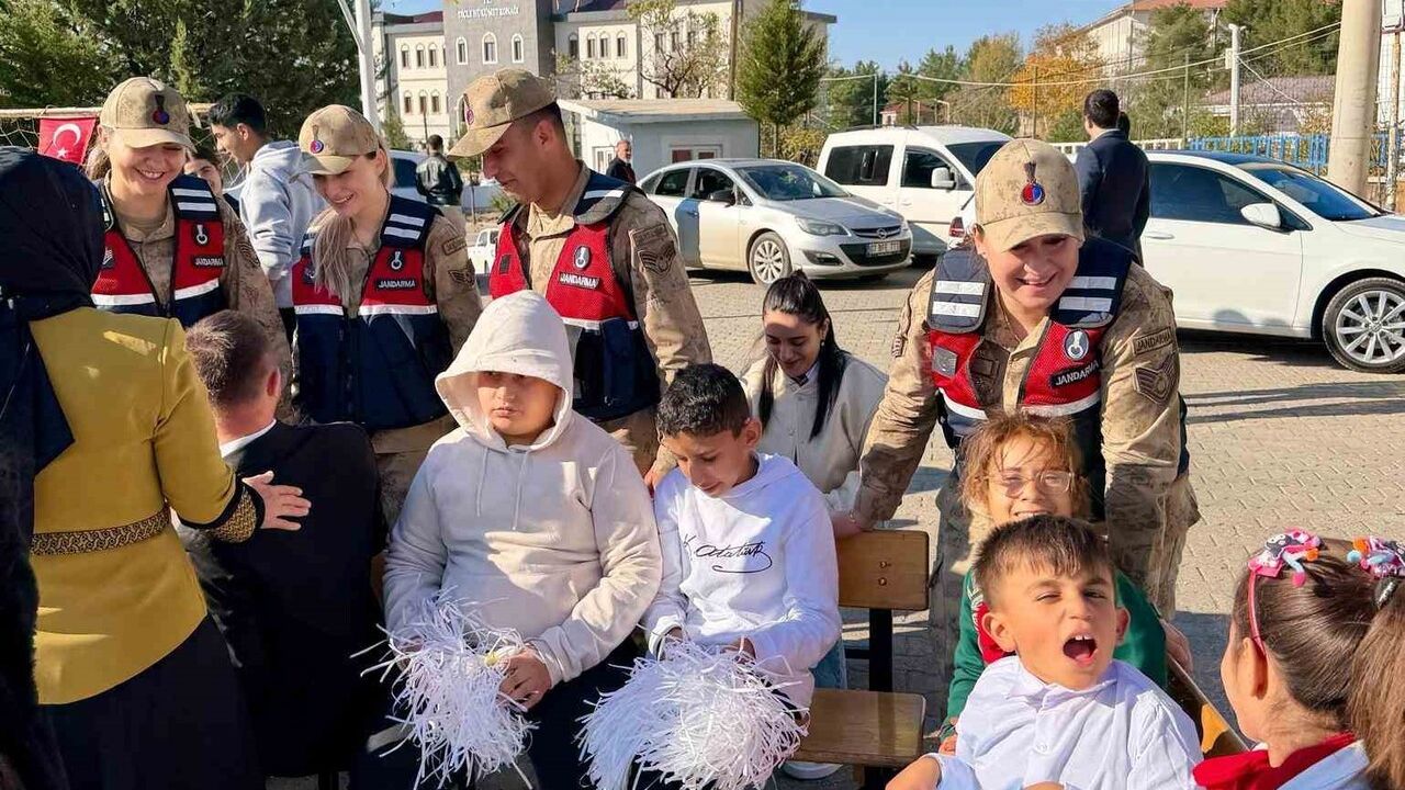 Dicle’de jandarmadan 3 Aralık Dünya Engelliler Günü ziyareti