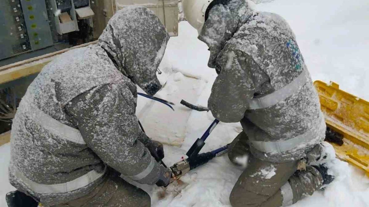 Dicle Elektrik 6 ilde kar mesaisinde: Kesintisiz enerji için sahada